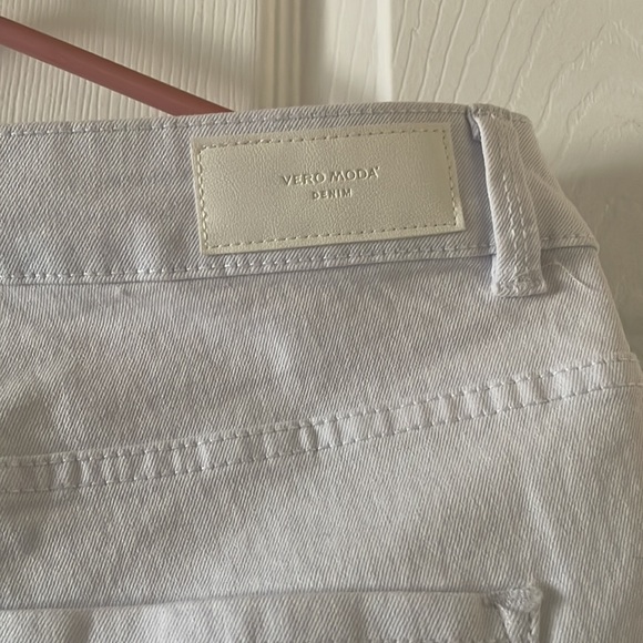NEW Vero Moda sustainable white denim shorts - Picture 6 of 8